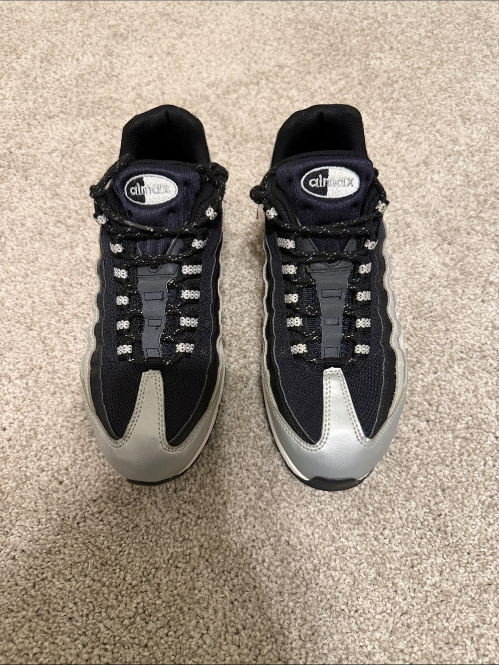 Nike Men’s Black & Silver Air Max Low-Top Sneakers